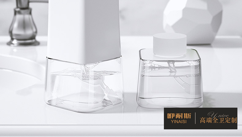 WIMAHA則采用了自由替換的設(shè)計(jì)，用完原裝的洗手液可以加自己家的進(jìn)去!