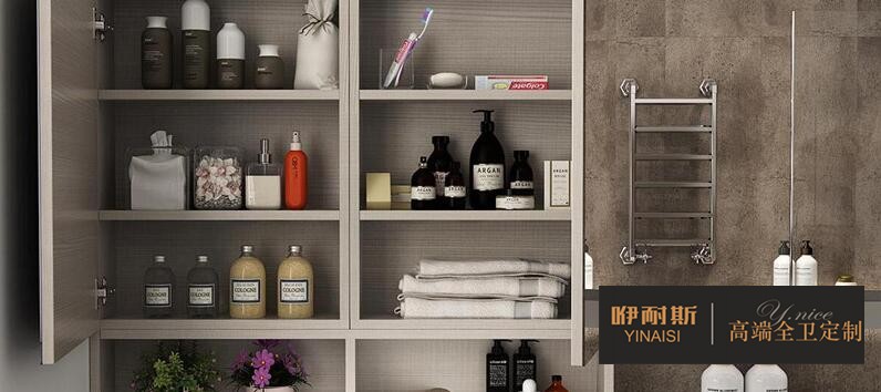 掛墻式浴室柜采用素雅的色調(diào)裝修，底部懸空便于清潔，PVC板材防水防潮，具有堅(jiān)韌的光潔度，好看又好用。