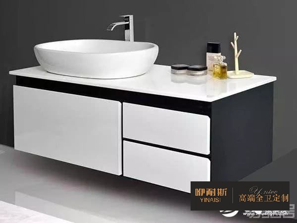 浴室柜什么材質好防水？這五大材質大PK，看誰才是**后的王者,浴室柜什么材質好防水,創(chuàng)意浴室柜